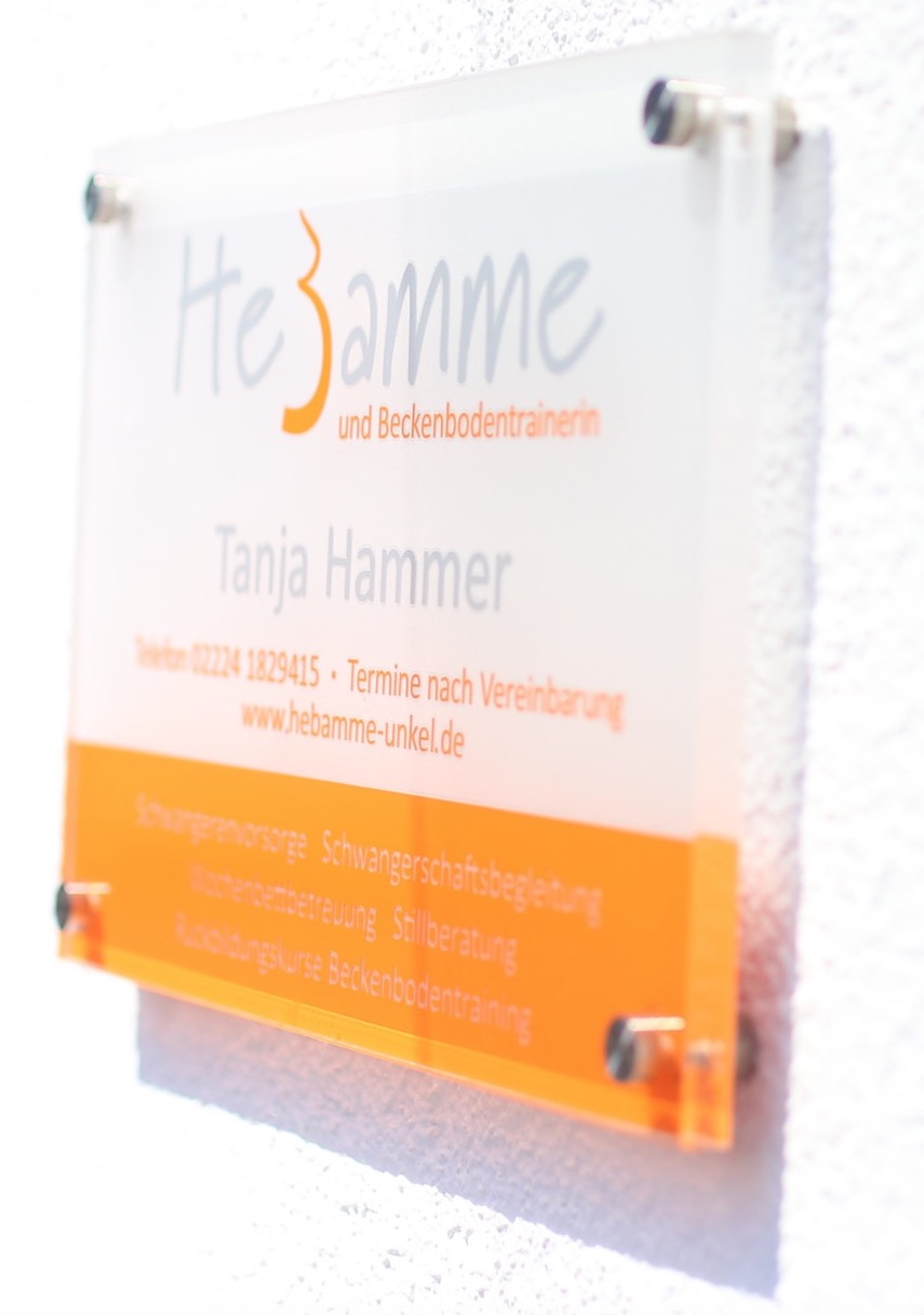 hebamme_tanja_hammer_unkel_image_tuerschild.jpeg